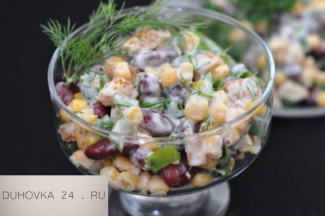 Простой салат с сухариками -Рецепт