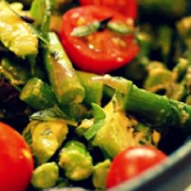 Салат из спаржи с овощами