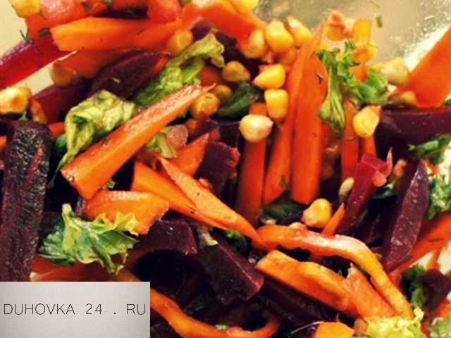 Салат со свеклой, морковью и кукурузой